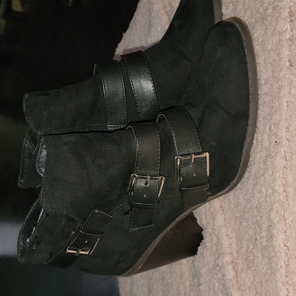 Shoes - Picture 2 of 3